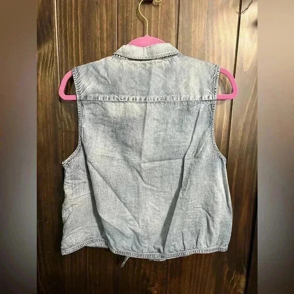 Hippie Laundry Denim Tie Knot Crop Top. Size: XL - Picture 6 of 7